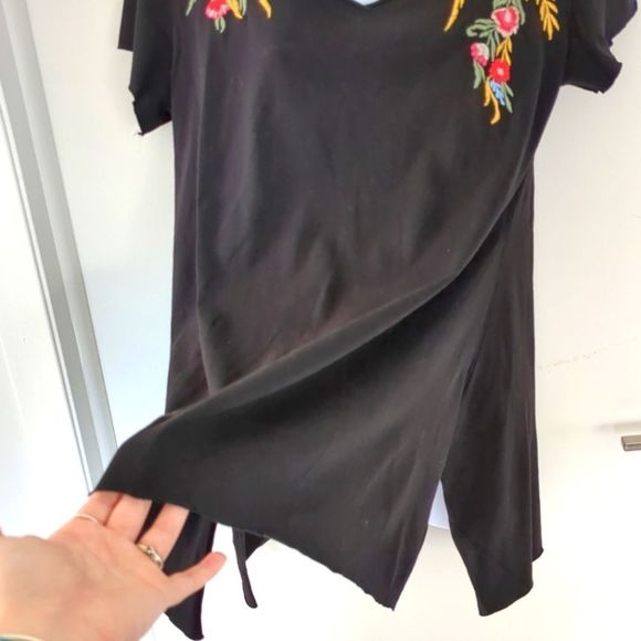 NWT Caite Jovi TEE black colorful floral embroidered boho oversized shirt size S - Picture 3 of 8